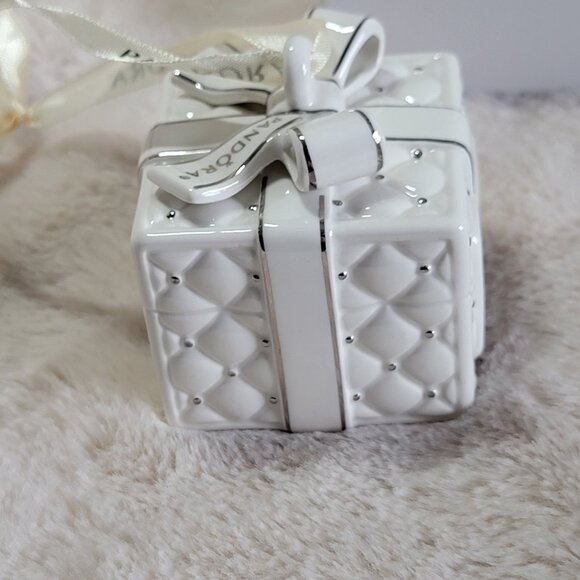 Pandora Porcelain "Holiday Gift Box" 2016 Limited Edition Christmas Ornament - Picture 4 of 16